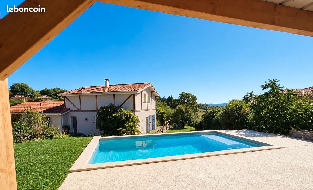 Maison 5 pièces 144 m² · à Sénac · 144 m² · 299 500 €