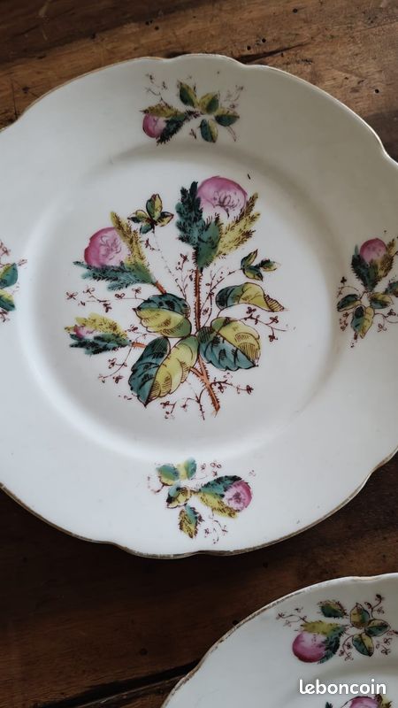4 assiettes à dessert en porcelaine à motifs de roses moussues. 19ème siècle (image 6)