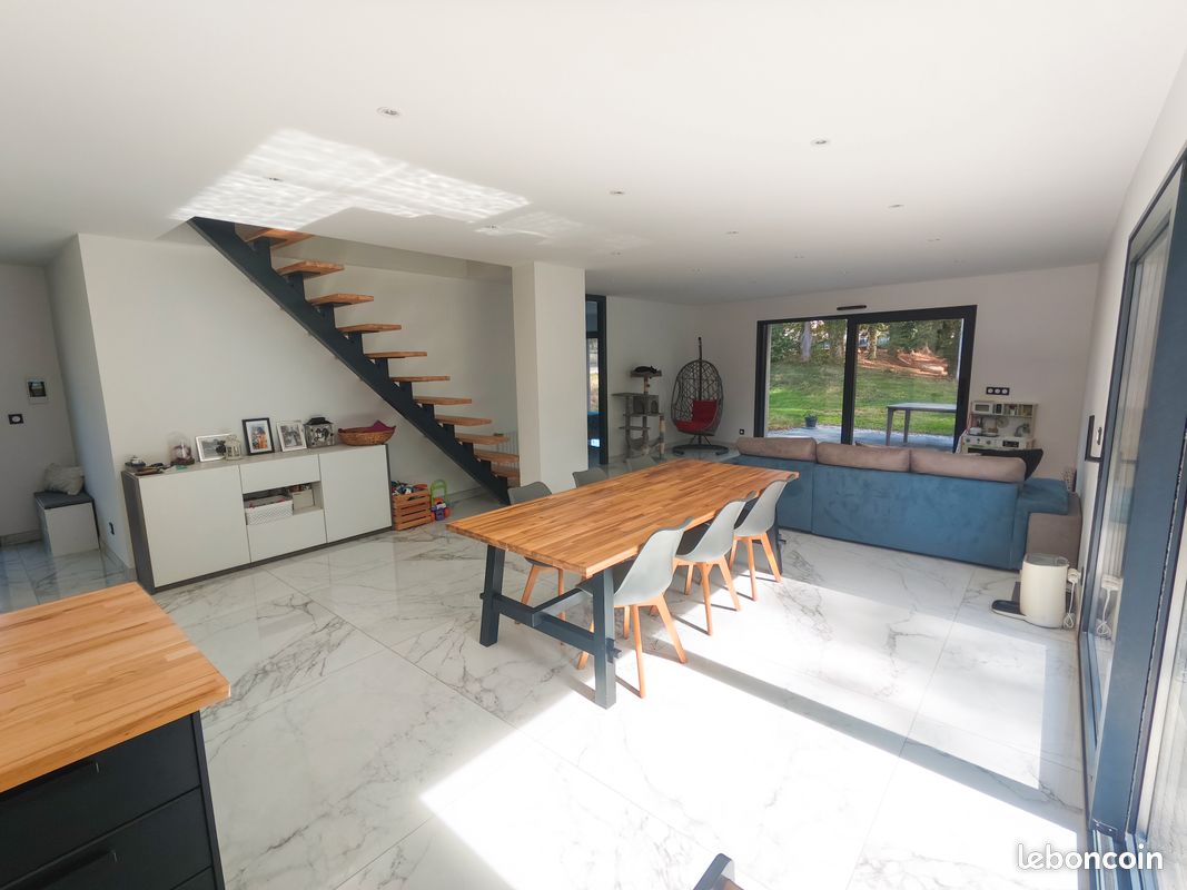 Maison 6 pièces 135 m² · à Montferrand-le-Château · 135 m² · 467 000 €