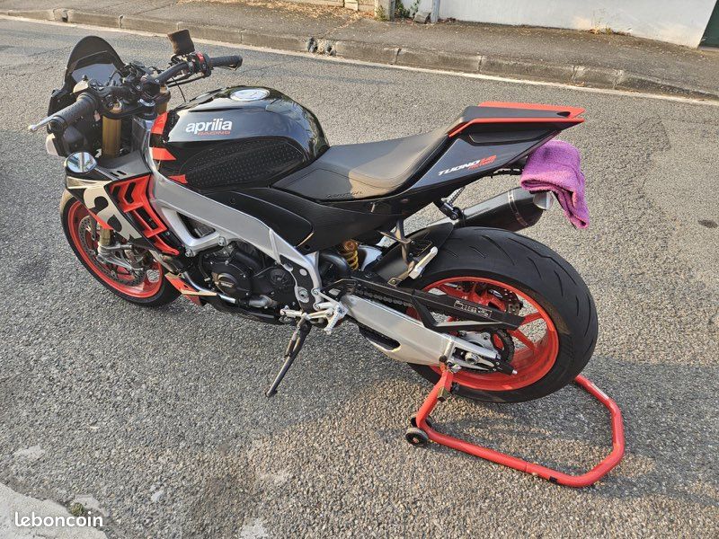 Aprilia Tuono Factory 1100 (image 1)