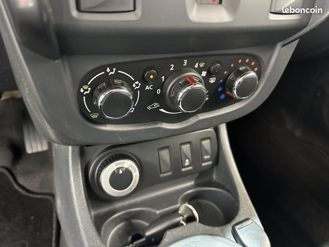 Dacia Duster 1.5 dCi 110 4x4 Lauréate +ATTELAGE (image 12)