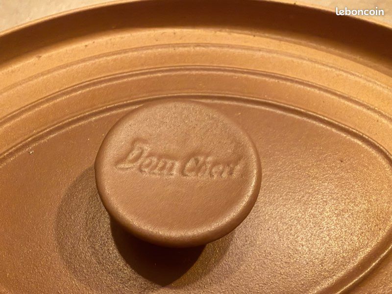 512.6 ANCIENNE COCOTTE ROUGE EN FONTE VINTAGE MARQUE DOM CHERI