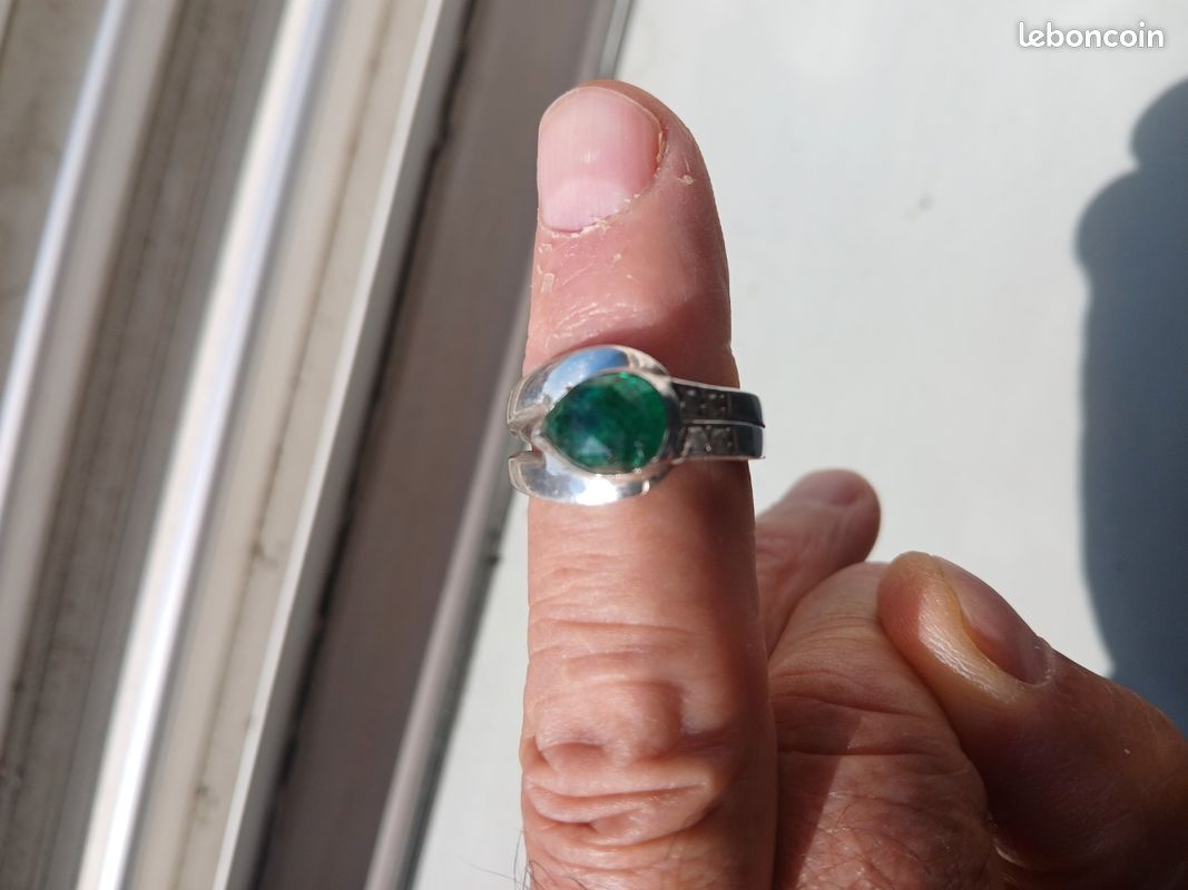 Bague argent sertie d,une magnifique émeraude taillée d,environ2,5 carats , cédé 450 euro , à débatre raisonnablemét ? (image 11)