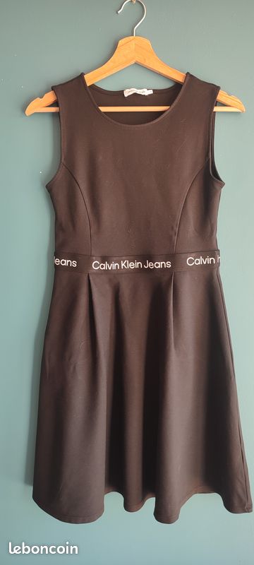 Robe Calvin Klein 16 ans (image 1)