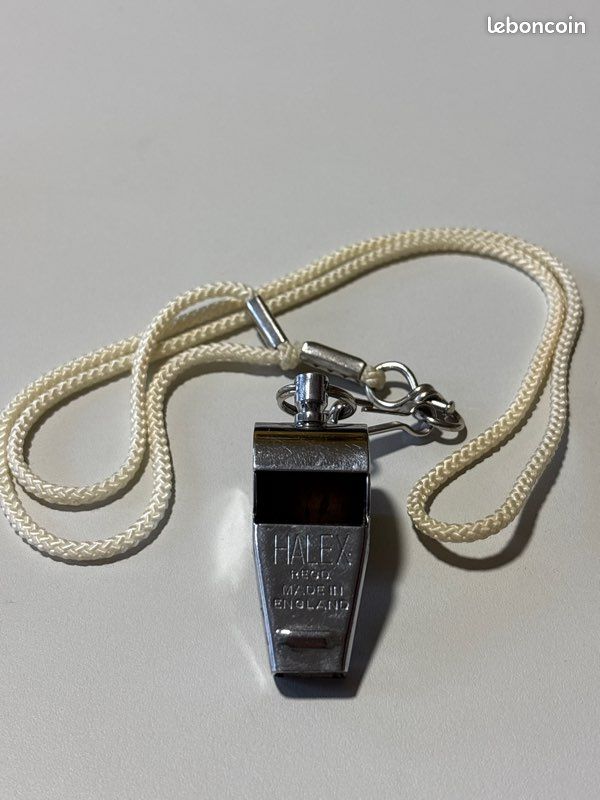Sifflet vintage HALEX en métal – Made in England (image 1)