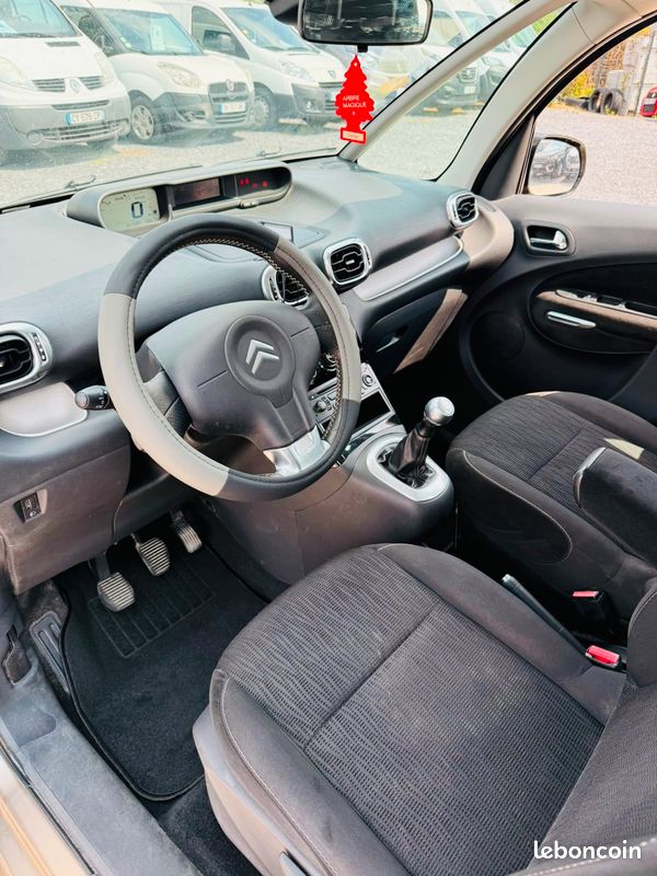 CITROEN C3 Picasso 1.6 HDi90 Confort (image 14)
