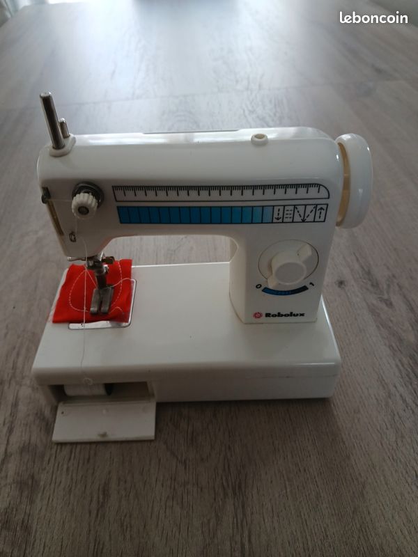 ANCIENNE MACHINE A coudre jouet enfant EUR 10,00 - FR