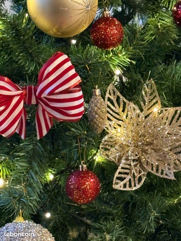 Sapin de Noël avec décorations (image 4)