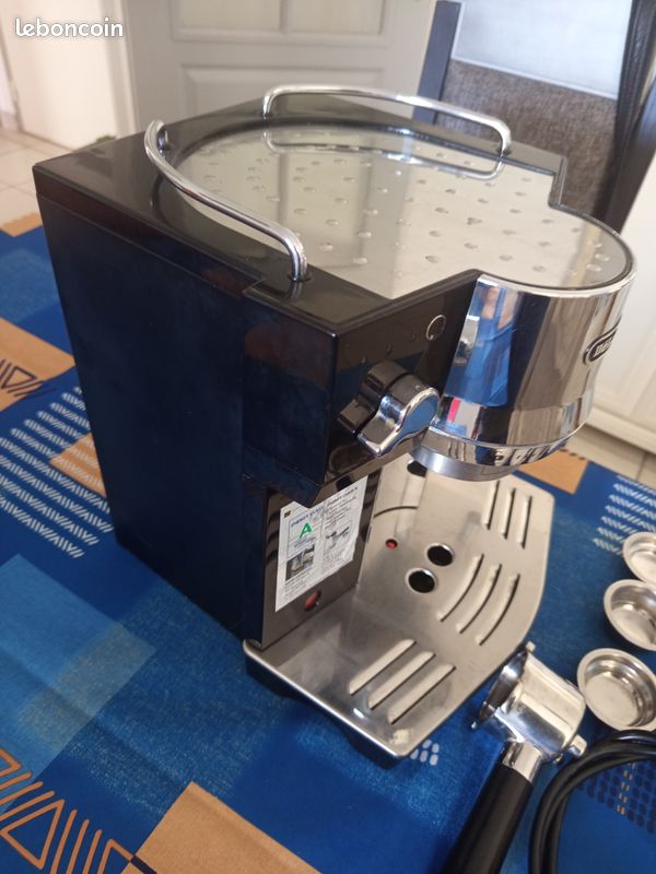 Machine à Expresso De'Longhi EC820.B – Manuelle, 15 Bar, Acier Inox, Neuve, 2 Ans Garantie