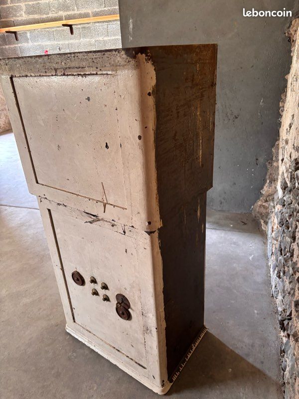 Coffre fort fermé avec 1 clé (image 3)