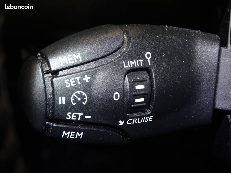 Peugeot 208 1.2 PureTech 100ch S&S Roadtrip EAT8 (image 14)