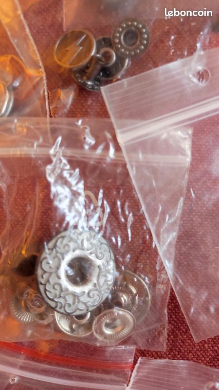 Neuf : lot de boutons + un kit d'étiquettes thermocollantes (image 7)