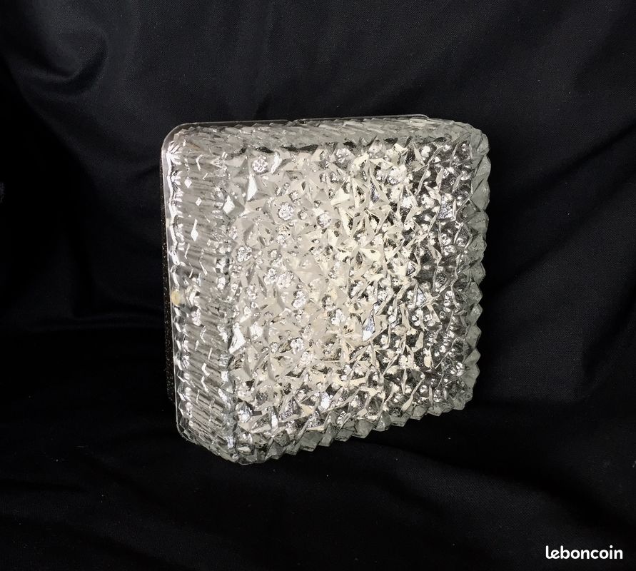 Applique ou plafonnier carré holophane minimaliste (image 1)