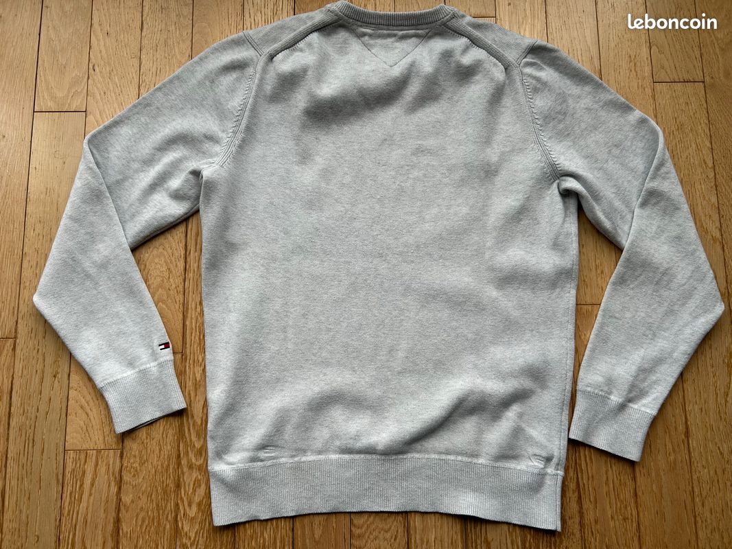 Pull Homme Gris 2 Matelassé Avec Boutons Sur Le Col Style Décontracté