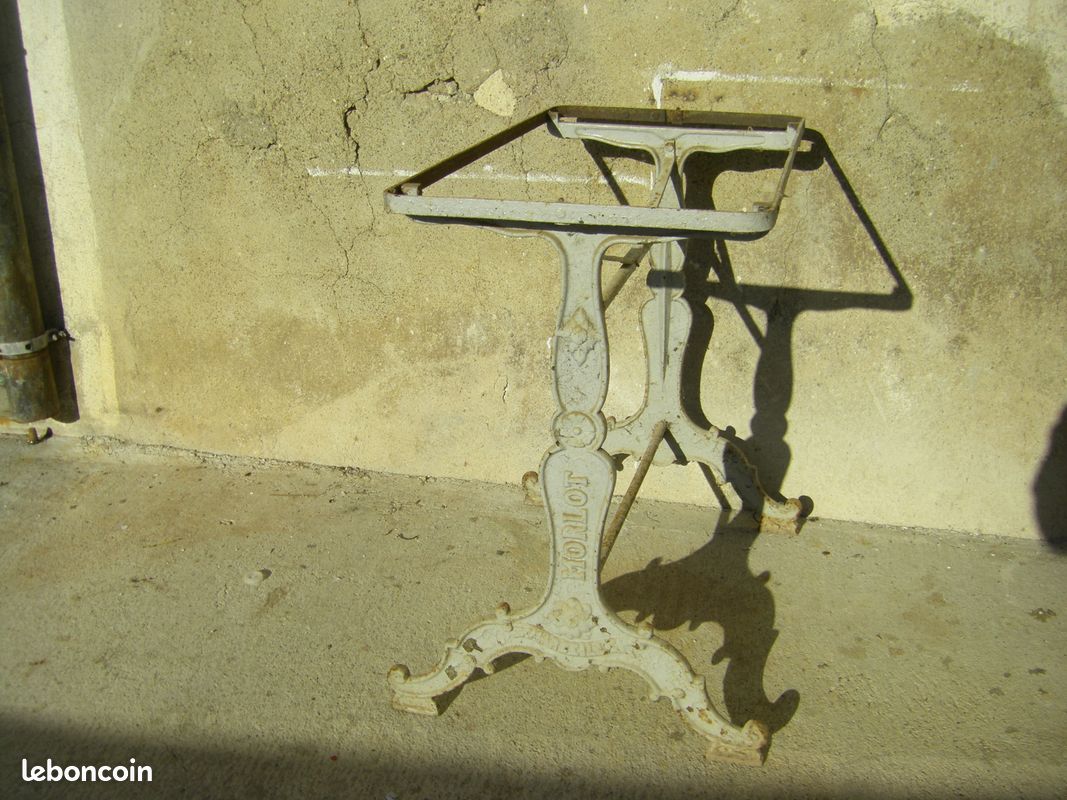 Pied de table bistrot Morlot Marseille (image 1)