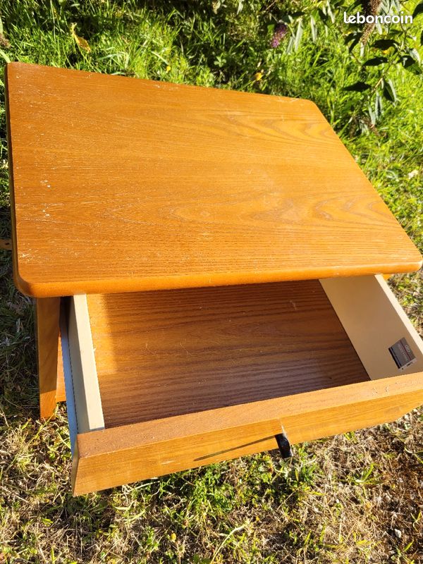 Table de chevet a tiroir et roulettes (image 2)