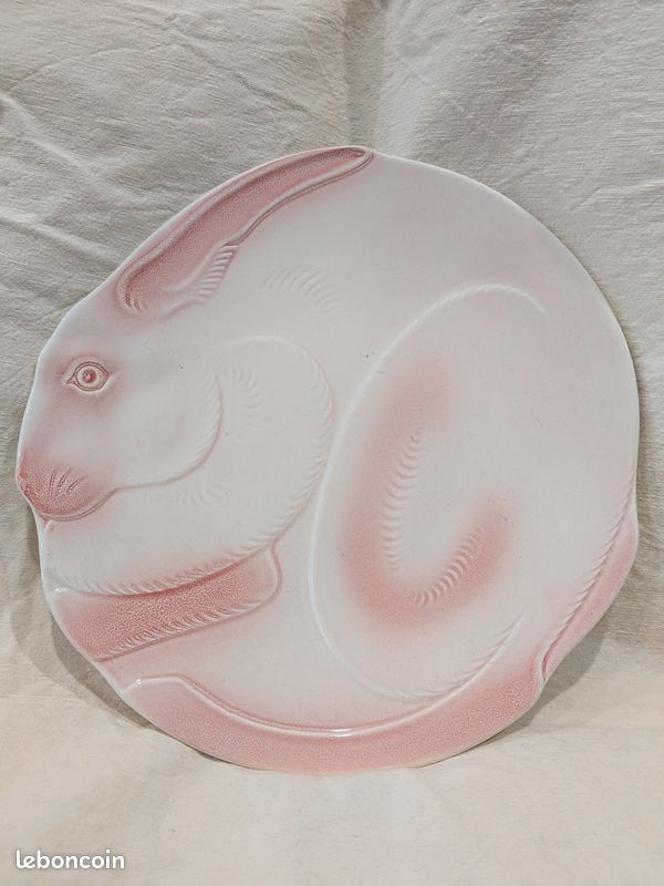 12 Assiettes LAPIN Salins les Bains / barbotine / céramique / porcelaine / faïence (image 1)