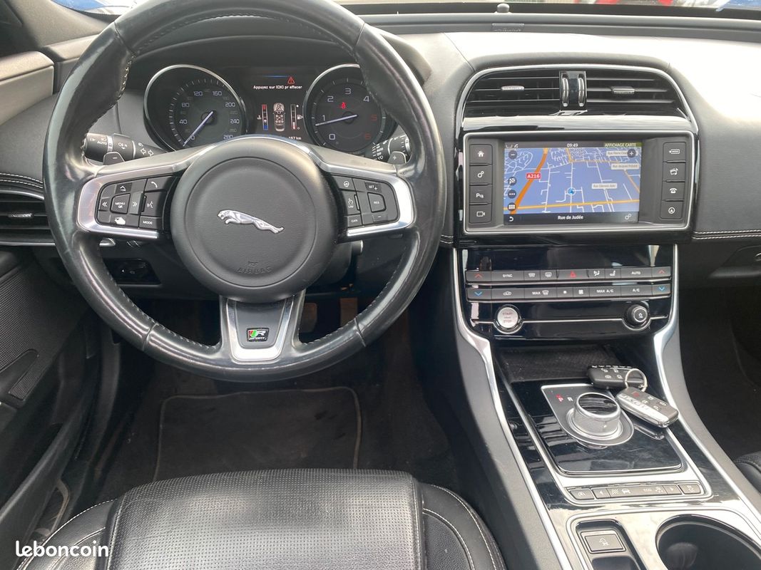 Jaguar XE 2.0d 180cv R SPORT BVA Garantie 1 AN TL AUTOMOBILES (image 20)