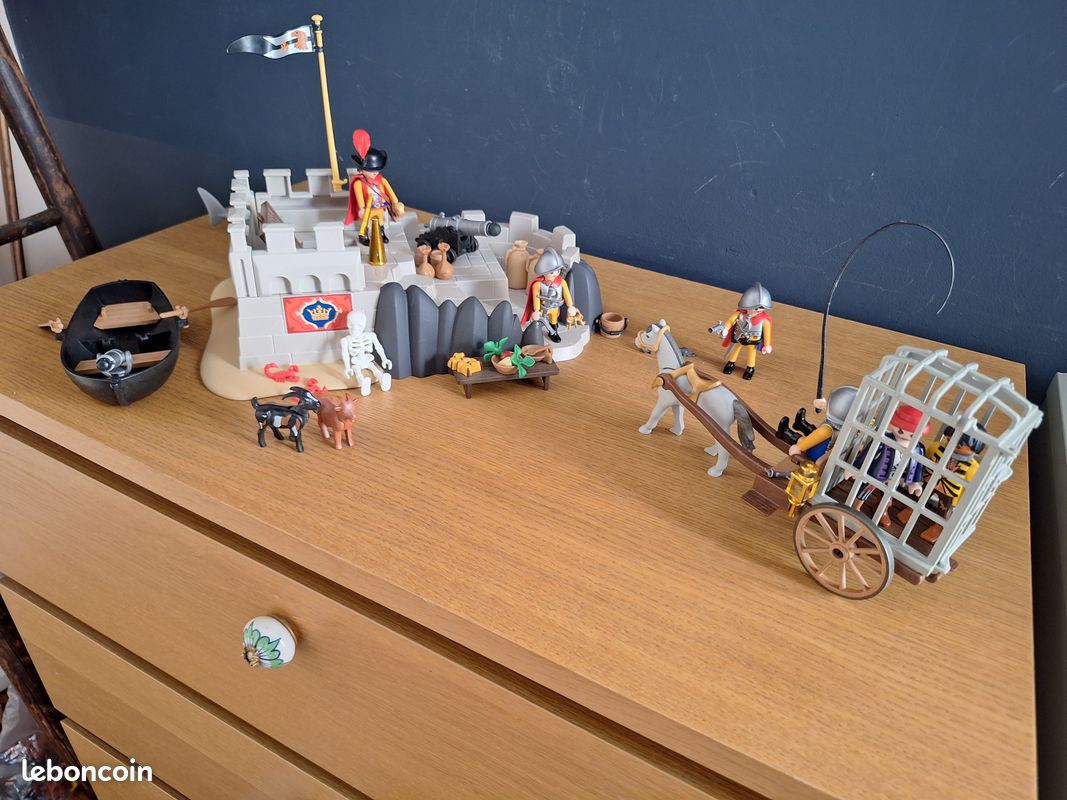 Playmobil Homme Conquistador Jaune Bleu et Rouge