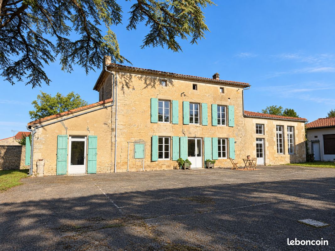 Maison 5 pièces 162 m² · à Tusson · 162 m² · 179 000 €