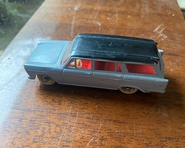 C32 DINKY TOYS 548 - FIAT 1800 Familiale Bleu clair/Bleu Foncé 1