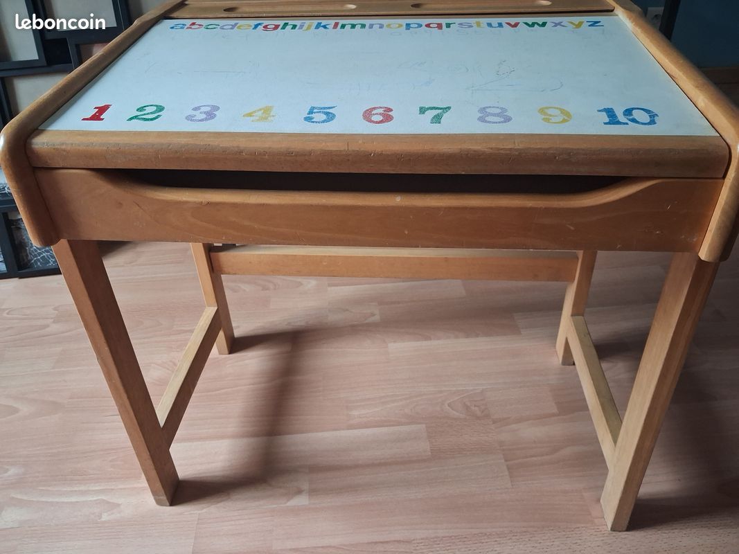 Bureau d'écolier enfant en bois avec pupitre relevable (image 1)