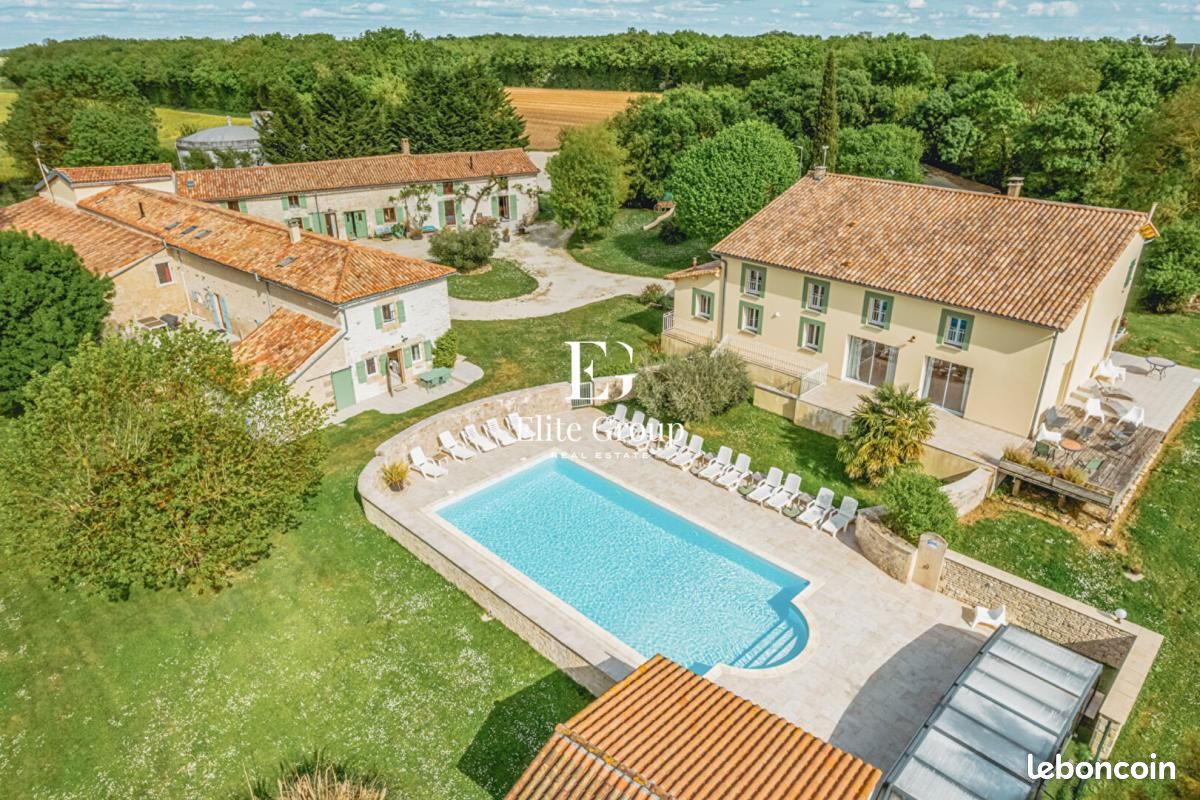 Maison 29 pièces 825 m² · à Surgères · 825 m² · 1 250 000 €