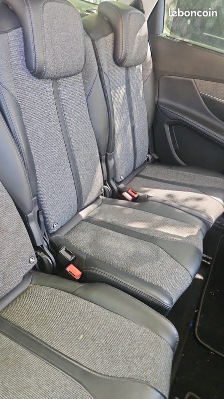 Rule 3402 Siège 5008 - Équipement auto