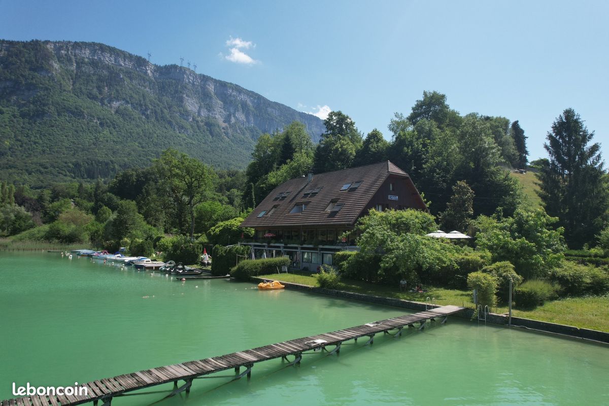 Maison 35 pièces 950 m² · à Aiguebelette-le-Lac · 950 m² · 2 400 000 €