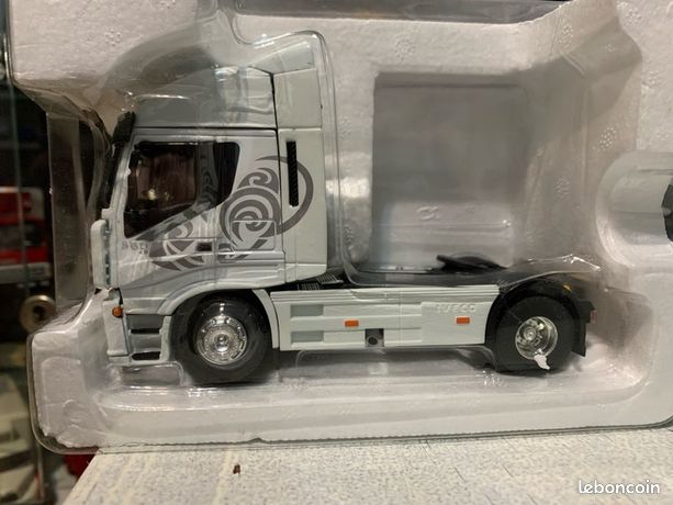 IVECO STRALIS 560 série ALL BLACKS 1/43 ELIGOR