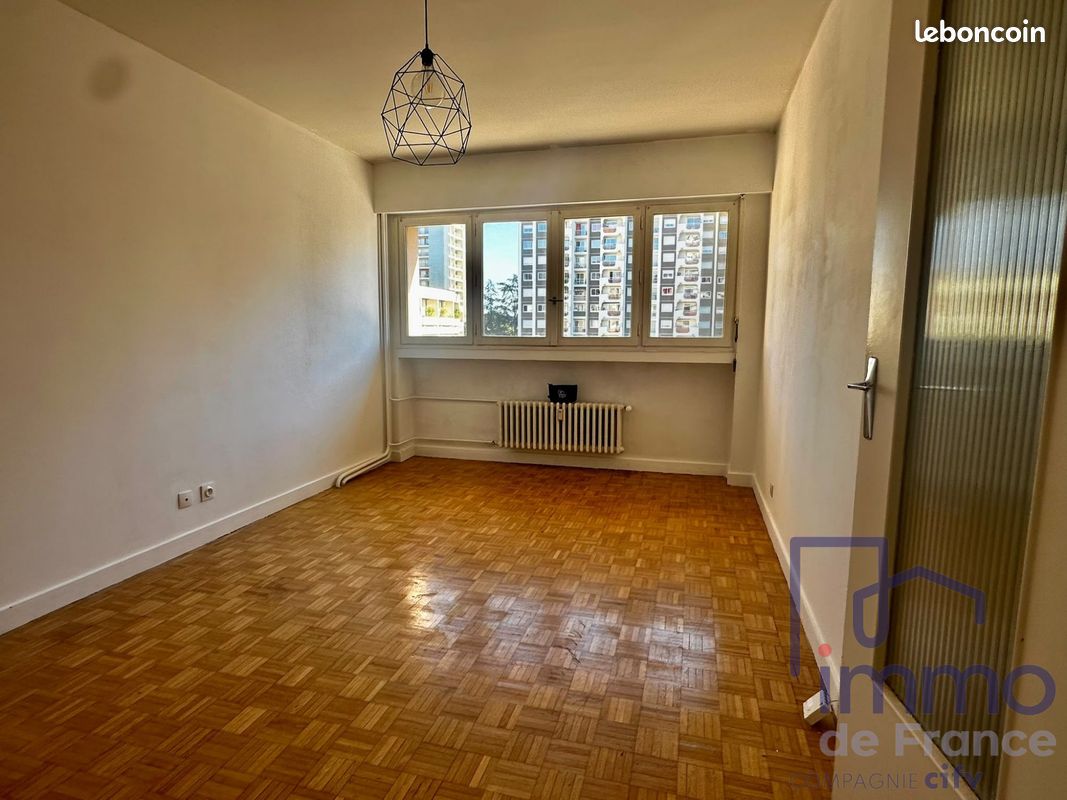 Appartement 2 pièces 44 m² · à Saint-Étienne · 44 m² · 55 000 €