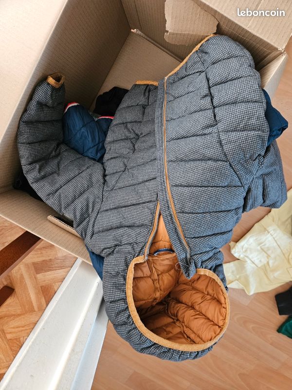 Lot vêtements garçon 5-6 ans / 110-116 cm (Doudounes, Sweats, Joggings...) (image 3)