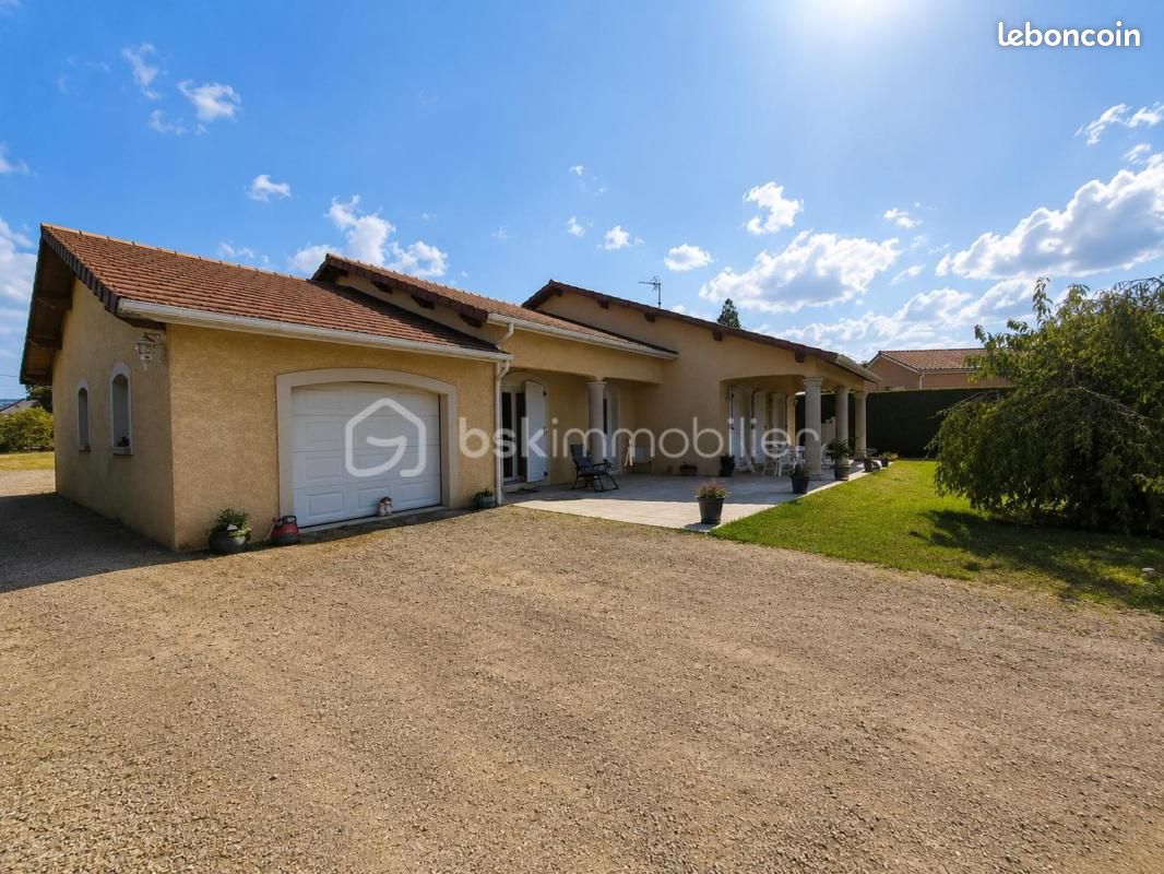 Maison 6 pièces 170 m² · à Sainte-Agathe-la-Bouteresse · 170 m² · 312 000 €