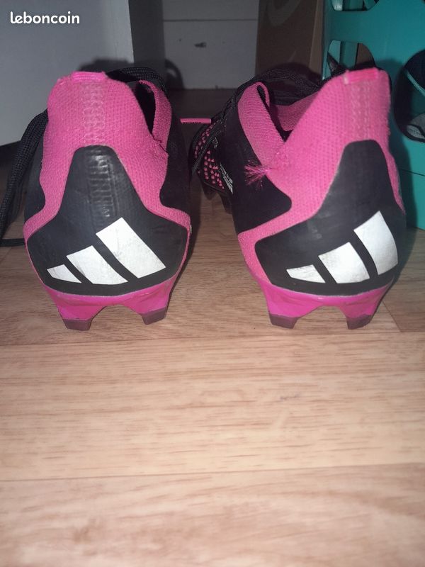 Crampon adidas rose et noir (image 2)