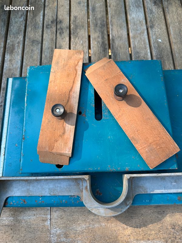 Lot des outils de charpente, gabarit de scie, à queue d’aronde, table de façonner de bois (image 4)