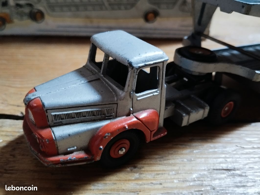 DINKY TOYS Réf 39A tracteur avec semi remorque porte voiture Boilot