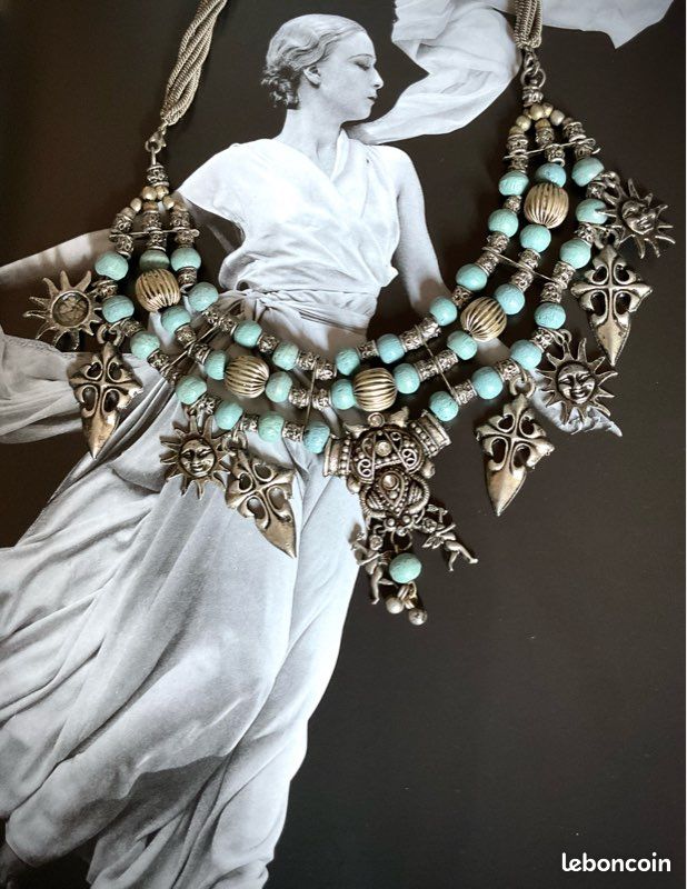 Ancien collier Articles De Paris imposant plastron de perles bijou