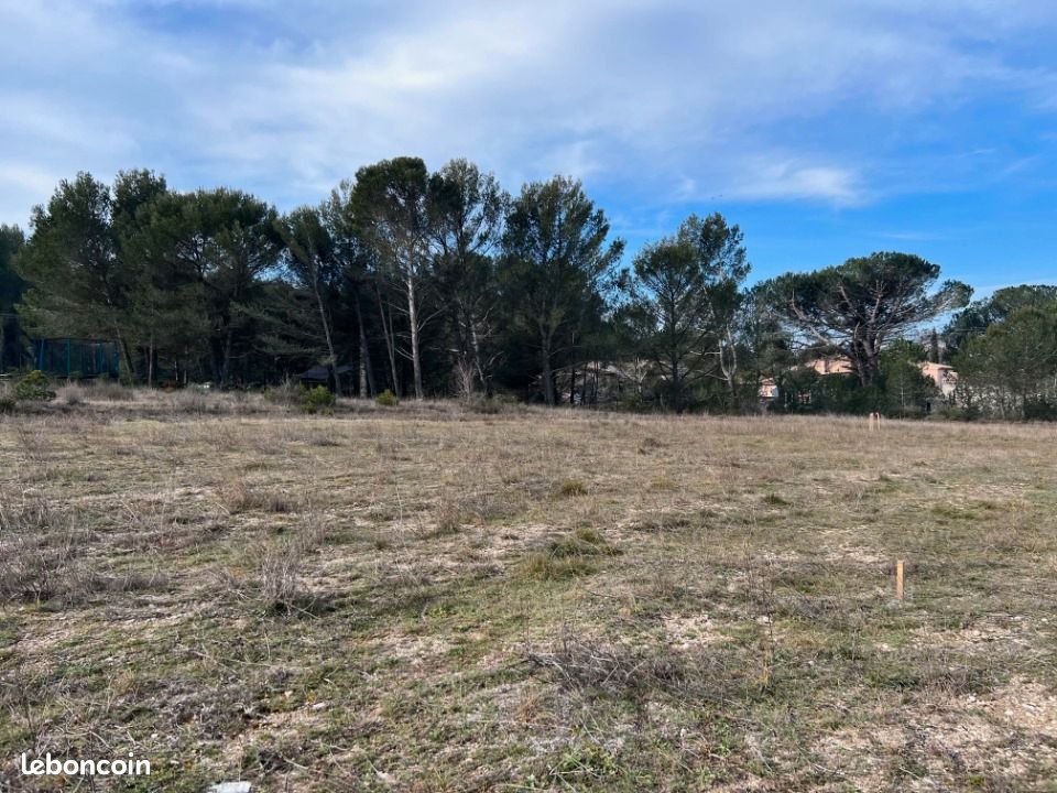 Terrain 681 m² · à Aix-en-Provence · 599 000 €