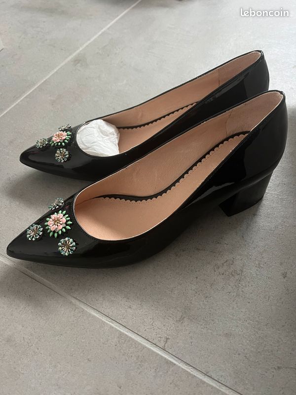 Escarpins neufs Mellow Yellow, vernis noir Chaussures