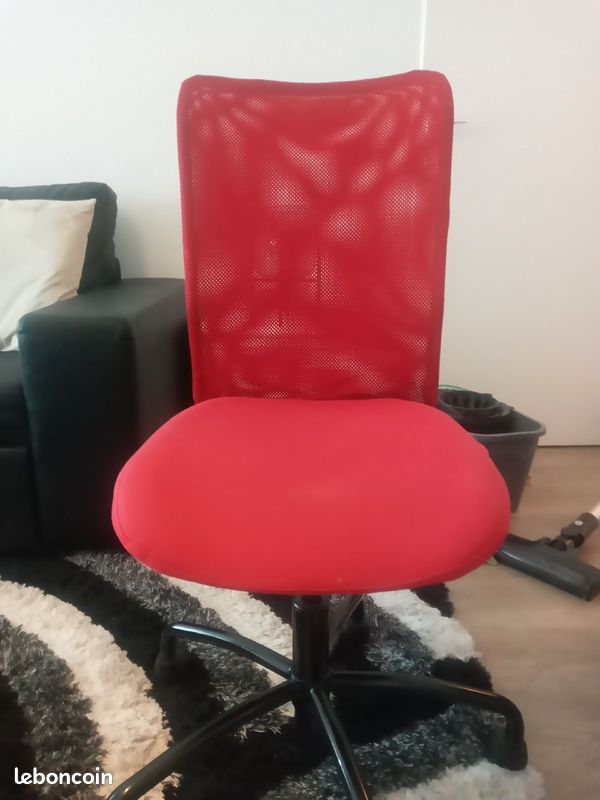 Chaise de bureau rouge (image 1)