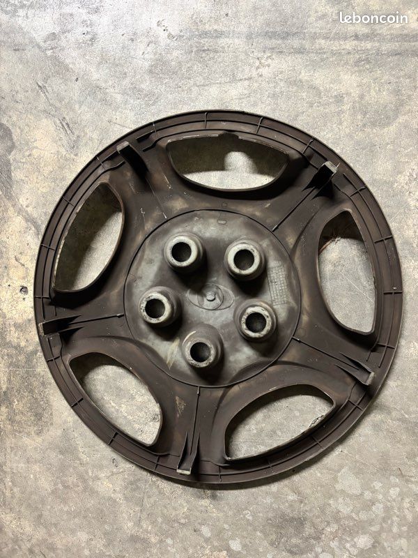 Enjoliveur de roue d’origine pour hyundai trajet 15’’ très bon état (image 2)