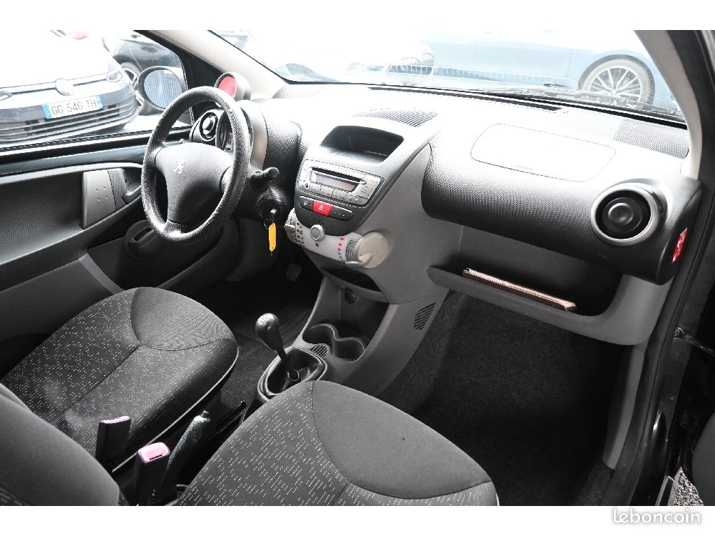 Peugeot 107 1.0e 12V 68ch BLUE LION Trendy (image 5)