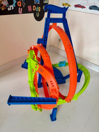 Circuit Hot Wheels Looping Multi-Crash - Avec Propulseur Motorisé - 5 Zones De Crash - Voiture Incluse - HNL97