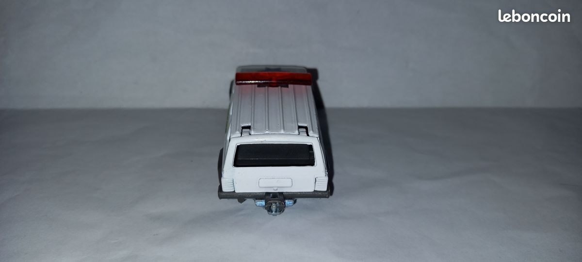 MAJORETTE 1/24 SCALE Model Car 4202 - Chevrolet Corvette Coupe - rouge
