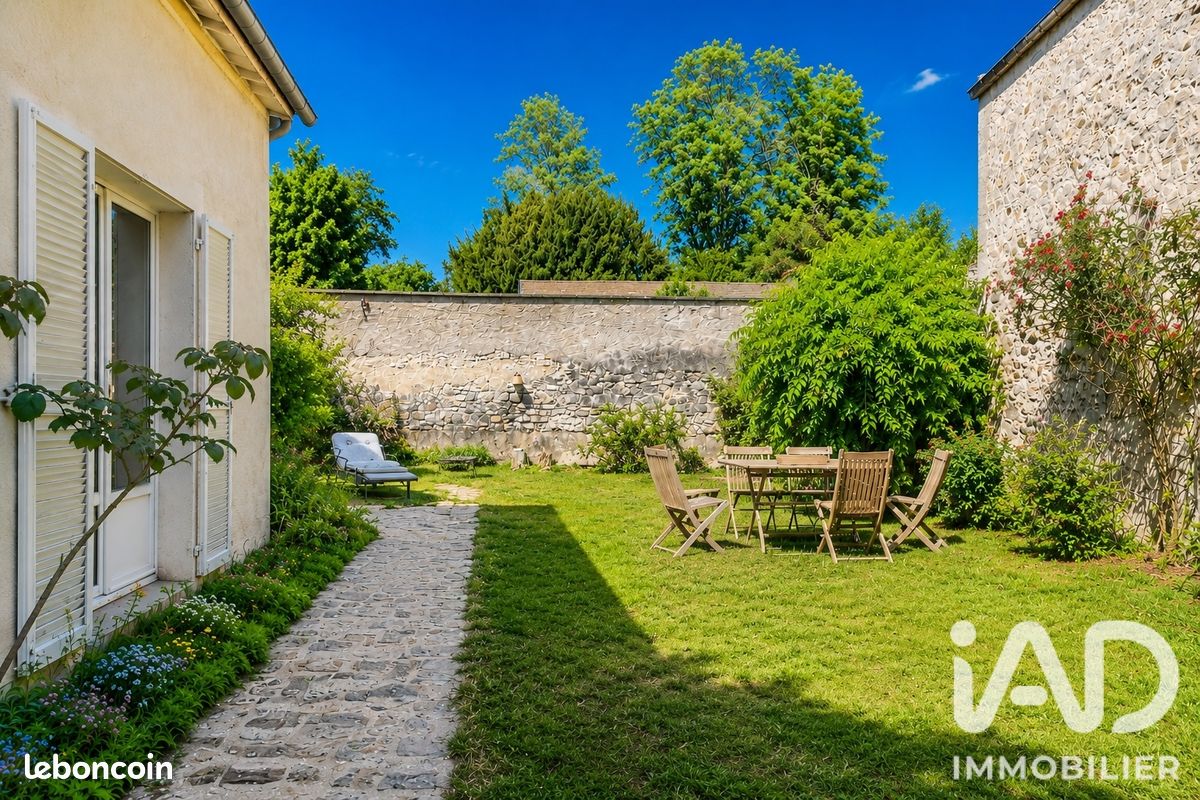 Maison 7 pièces 140 m² · à Fontainebleau · 140 m² · 930 000 €