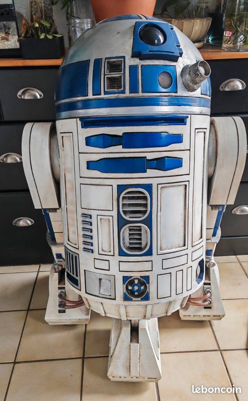 R2-D2 taille réelle 1:1 life size STAR WARS (Statue R2D2
