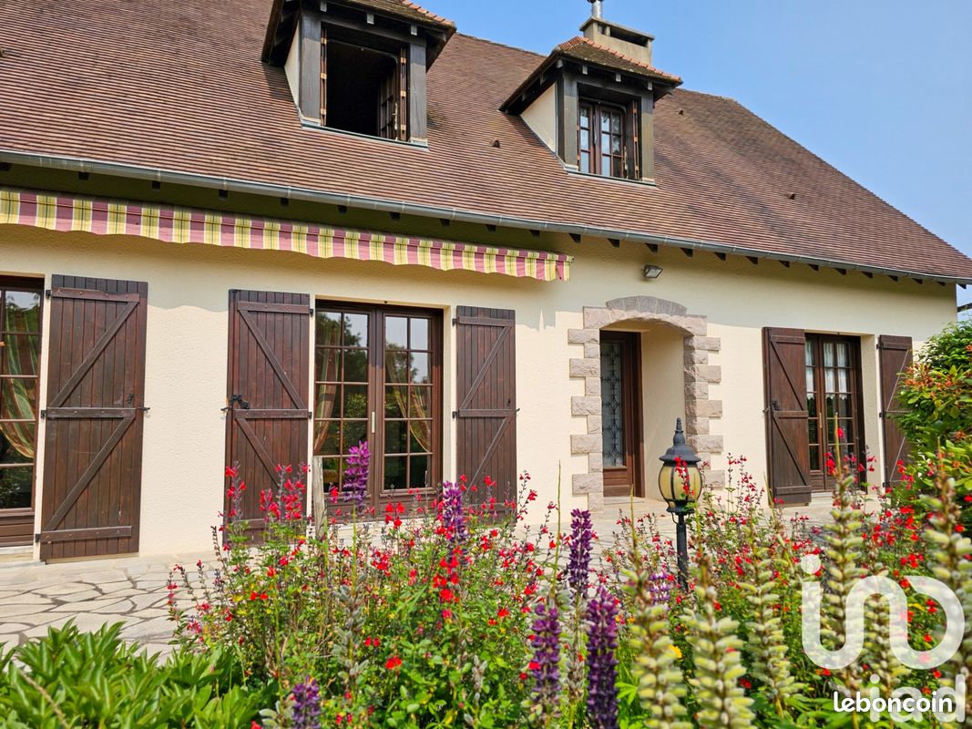 Maison 6 pièces 214 m² · à Pageas · 214 m² · 231 000 €