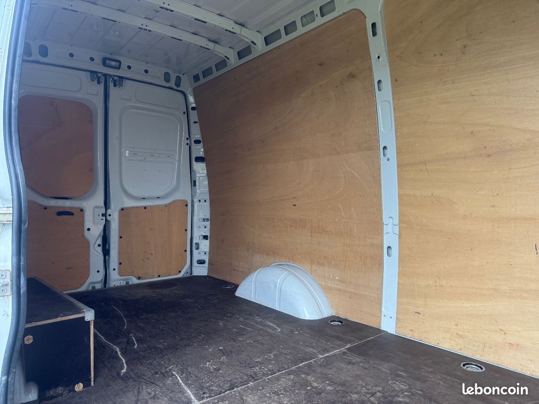 Iveco daily fourgon gn 35 c 14 v11 h2 quad-leaf bvm6 (image 8)
