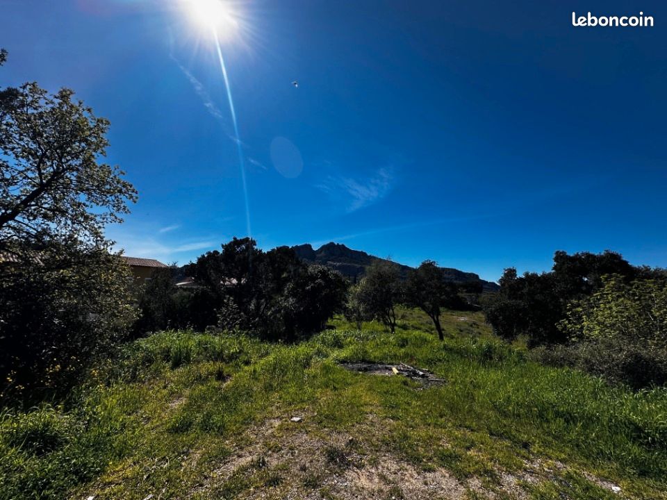 Terrain 654 m² Roquebrune Sur Argens · à Roquebrune-sur-Argens · 225 000 €