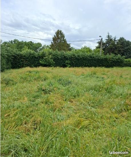 Terrain 403 m² · à Mozac · 68 500 €